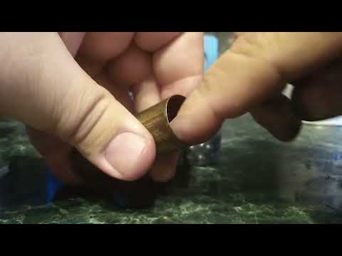 Видео: Прадедовский (забытый) метод заряжания латунной гильзы 12 калибра.