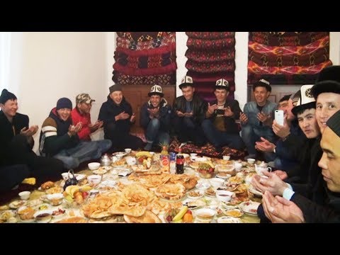 Видео: Төкмө акын тойдо төгуп салды   Миң чынар Болотбектин тойунда 2017