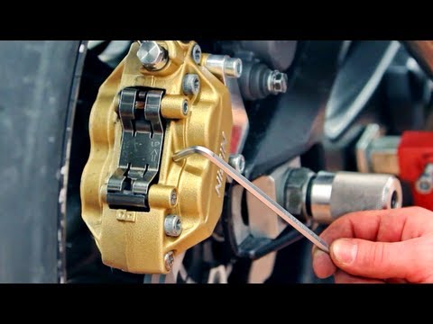 Видео: Замена Тормозных Колодок на Мотоцикле