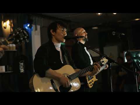 Видео: Петр Погодаев - Закрой за мной дверь  (КИНО Cover) - live квартирник «На Зеленой»