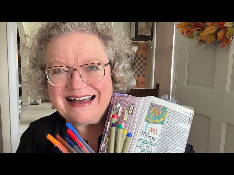 Видео: Два набора цветных ручек, которые не растекаются по страницам Библии