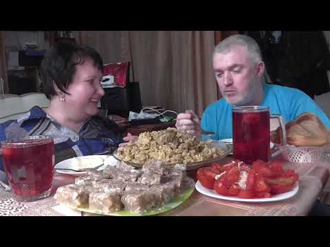 Видео: MUKBANG RUSSIA|ХОЛОДЕЦ ДОМАШНИЙ,МАКАРОНЫ с ХРЯЩАМИ, ПОМИДОРА ДОЛЬКАМИ и КОМПОТ из ЗАМОРОЖЕННЫХ ЯГОД.