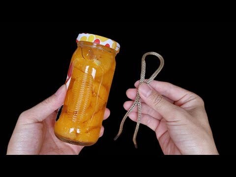 Видео: Откройте крышку бутылки за 1 секунду с помощью веревки!
