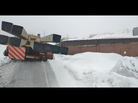 Видео: Погрузка опор,трал застрял , Волат согнул тягу,Маз чуть не завалился. Цирк! Автокран. POV autocrane.