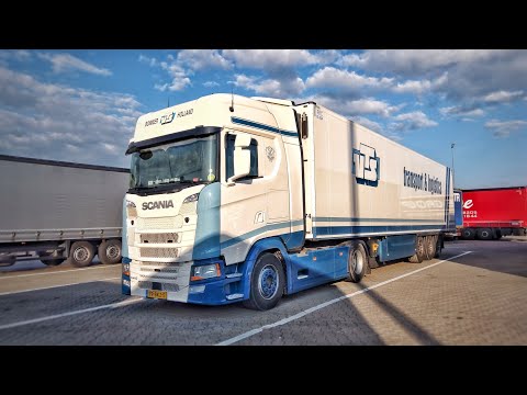 Видео: Без опыта и сразу на Scania Super. 700 в день. Авария и Олени.