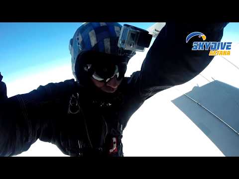 Видео: Прыжки с парашютом в облака. Skydive Astana