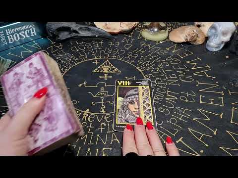 Видео: Гадание на таро. СКУЧАЕТ ЛИ ОН ПО ТЕБЕ?