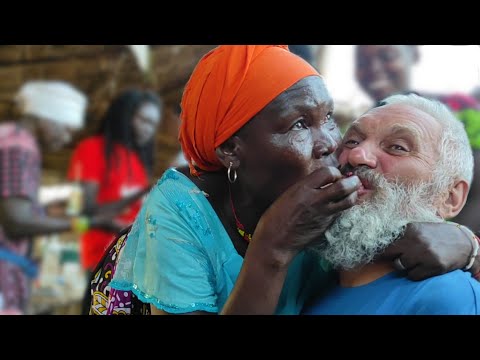 Видео: Набухались на африканском дне рождения в деревне