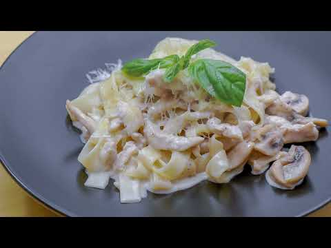 Видео: Сливочная паста с курицей и грибами (феттуччине) — ресторанная подача и вкус за ~20 минут