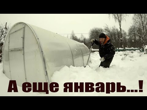 Видео: Кто сказал, что там с ума сойдешь от скуки? Деревенский денек в хозяйстве, заметенного снегом!