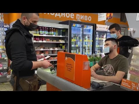 Видео: КАССИР НАБРОСИЛСЯ НА БЛОГЕРА!
