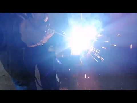 Видео: Гусеничный вездеход. Изготовление траков.