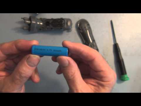 Видео: Замена аккумулятора в электробритве Philips Norelco