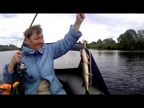 Видео: Река Ловать. 2 серия. Воблер который ловит все. Рыбалка с физруком