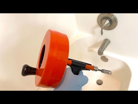 Видео: Прочистка слива в ванне — Ridgid Drain Snake