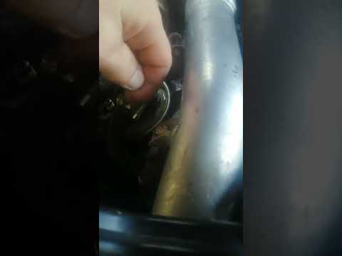 Видео: Замена топливного фильтра OM 642 Jeep grand cherokee 3.0 часть 1