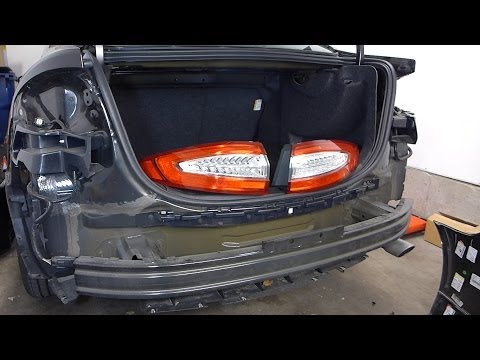 Видео: Снятие крышки заднего бампера и фонаря Ford Fusion (2013+) второго поколения