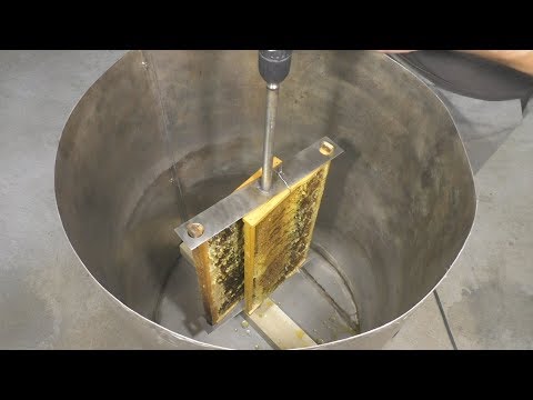 Видео: Как сделать самую простую медогонку(simple honey extractor)