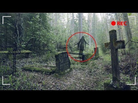 Видео: УСТАНОВИЛ КАМЕРЫ НА КЛАДБИЩЕ И ЗАСНЯЛ РЕАЛЬНОГО ПРИЗРАКА VIDEO OF A REAL GHOST IN A CEMETERY