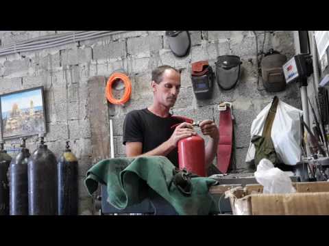 Видео: Перезарядка огнетушителей.