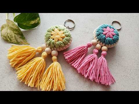 Видео: Брелок крючком из остатков пряжи | Милый цветок и кисточки