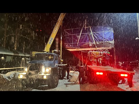 Видео: Самый опасный монтаж . Кран УРАЛ перевернулся 🤦🏻