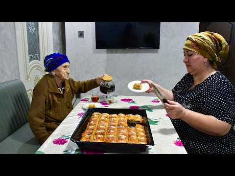 Видео: Бабушка Роуз готовит традиционную турецкую пахлаву | такая хрустящая