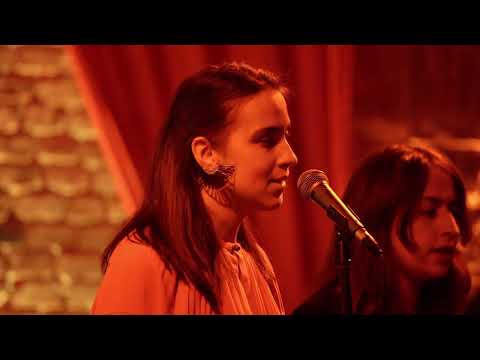 Видео: Комонь — Из-за лесу, лесу темного (Live)