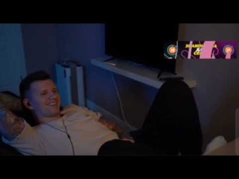 Видео: Миловидная девушка хозяйка лазерки рассказала про 🍌 хочет чувств ❤️ / Знакомства с девушками онлайн