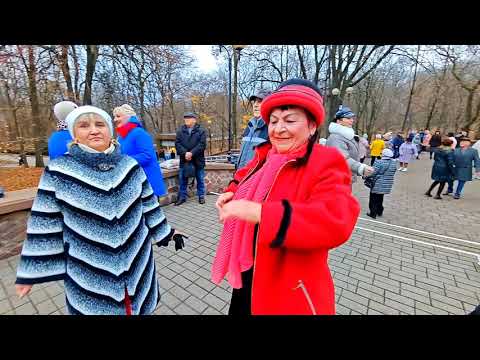 Видео: 7.11.25г... "Раскаленное Сердце"... 💓... звучит на Танцполе в Гомельском парке... 