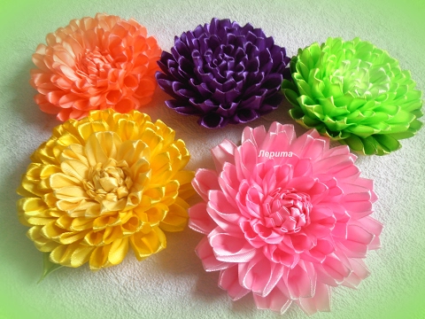 Видео: Хризантема из лент,  канзаши мастер класс