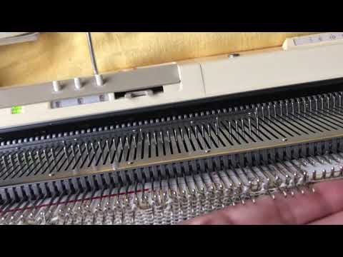 Видео: Таковые -прессовые узоры с ажурами на электронной вязальной машине бразер