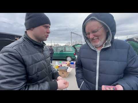Видео: Барахолка или поле чудес, продаем мусор или зарабатываем деньги? Стол добра