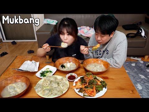 Видео: Mukbang | Пельмени по-корейски и кимчи Бомдонг мы приготовили вместе.