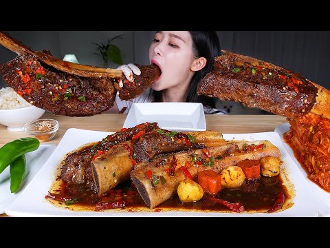 Видео: ASMR MUKBANG | Невероятно огромные пряные тушеные говяжьи ребрышки (Гальбиджим) 🍖 Пряный кимчи 🇰🇷