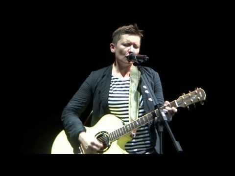 Видео: Диана Арбенина  - Люблю запах осени (Владивосток 01.10.2013)