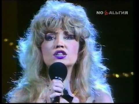 Видео: Ирина Аллегрова "Сквозняки" Праздничный микрофон