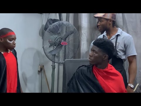 Видео: Этот мальчик не боится