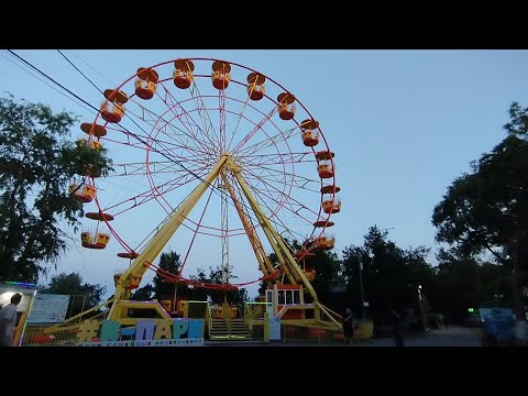 Видео: Прогулка по городу субботним вечером
