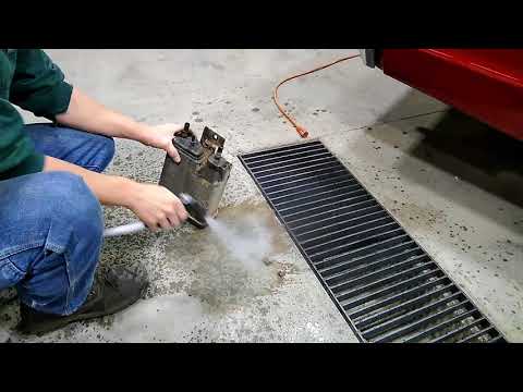 Видео: Исправление проблемы с заполнением адсорбера испарителя топлива Chevy. Медленное заполнение.