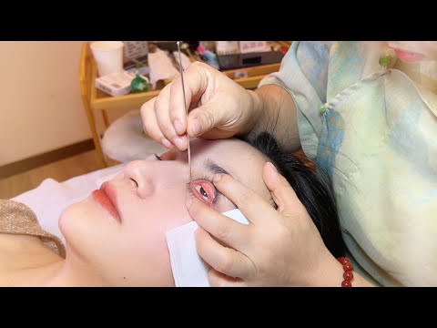 Видео: Китайская красавица испытала ASMR промывание глаз серебряными бусинами