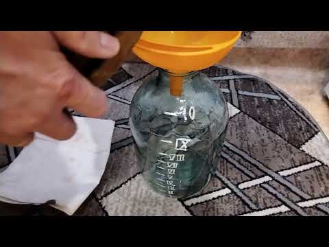 Видео: Слив с 10-литровой дубовой бочки кукурузного дистиллята,с выдержкой 12 месяцев.