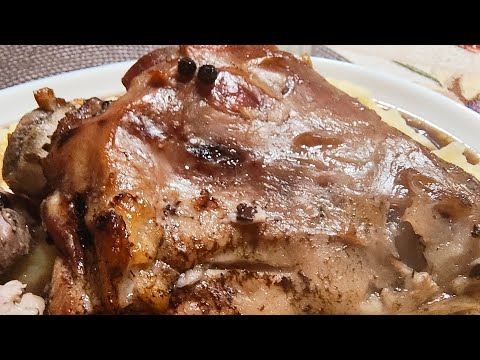 Видео: Най-крехкият и вкусен свински джолан!