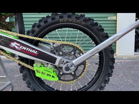 Видео: KX250 2021: Установка новой цепи и звездочек