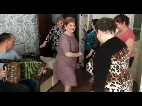 Видео: Веселая пляска мордовочек в день Святой Троицы