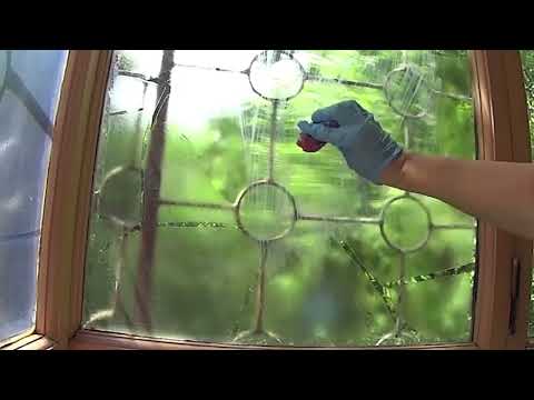 Видео: #93 Как легко очистить стекло от клея самоклеящейся плёнки
