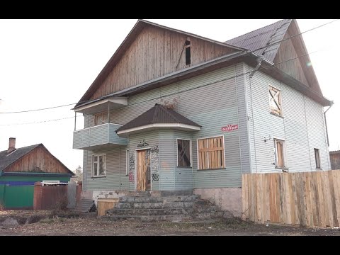 Видео: Опасное соседство школы и заброшенного дома: хозяина нашли - Абакан 24