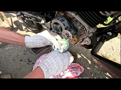 Видео: Стандартное ТО простого мотоцикла, на примере индийского TVS HLX 150X. Часть 2. Центрифуга, очистка.