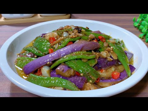 Видео: Простой и вкусный жареный баклажан с перцем (без жарки)
