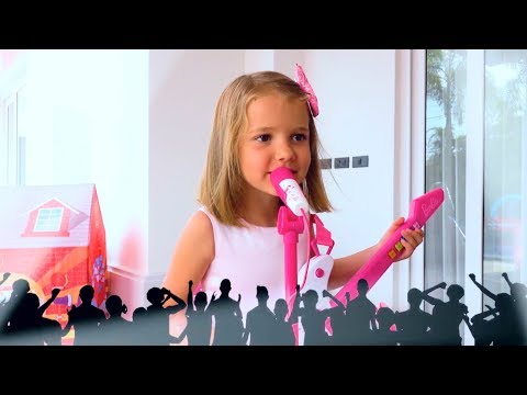 Видео: Катя с друзьями играют в профессии